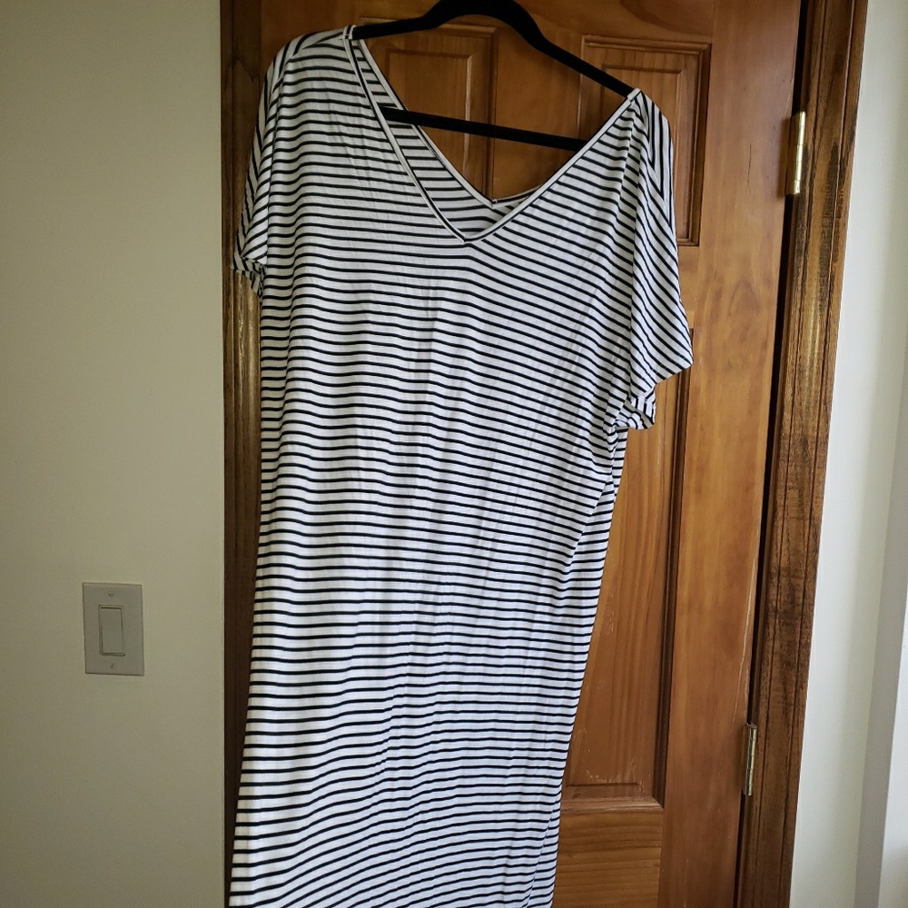 Comfy Maternity Dress by Madeleine - Picture 2 of 2